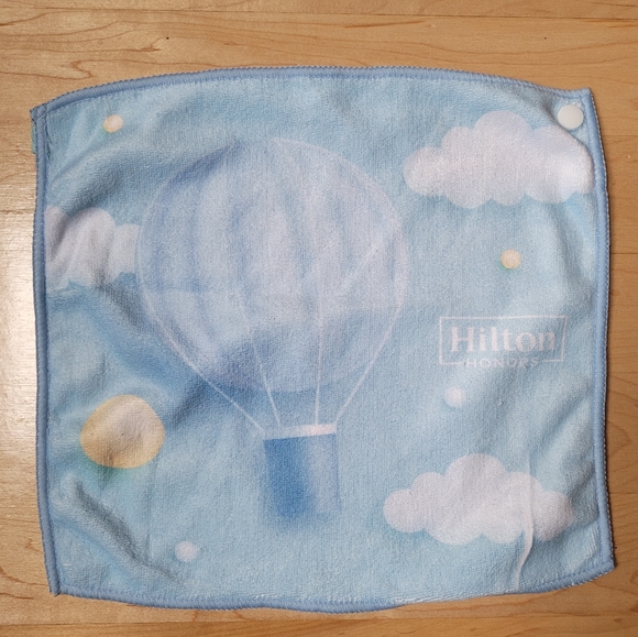 Hilton Honors Blue Air Balloon Baby Bib Exclusive New - Picture 6 of 8